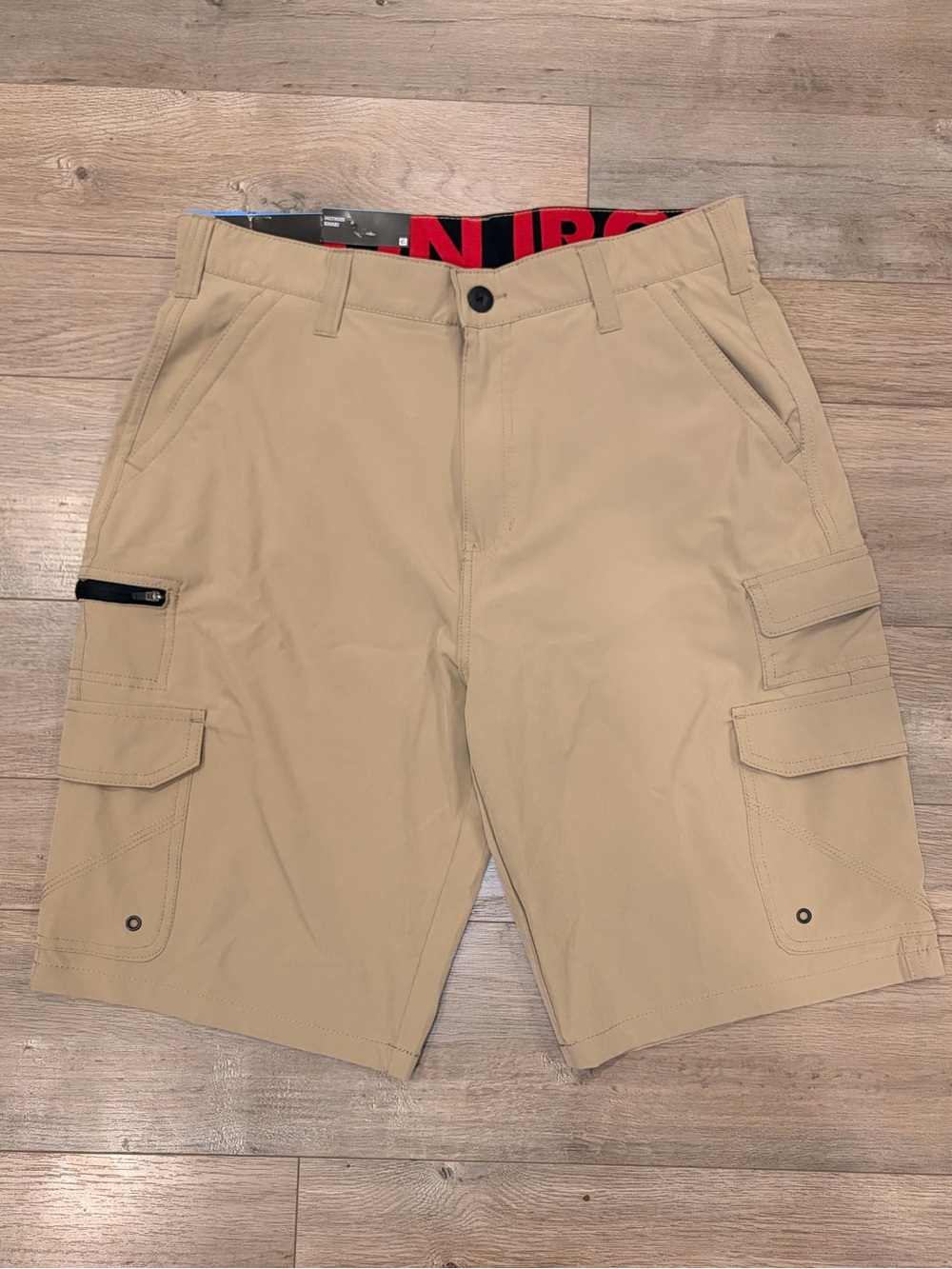 NWT Men's IRON CO Tan Performance Light Cargo Shorts w/ 8% spandex- Size 32